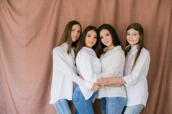 Pretty Teenage Girls Models Trendy Jeans White Shirts Studio Textile — Stock Photo, Image