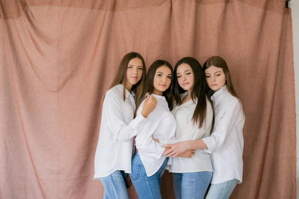 Pretty Teenage Girls Models Trendy Jeans White Shirts Studio Textile — Stock Photo, Image