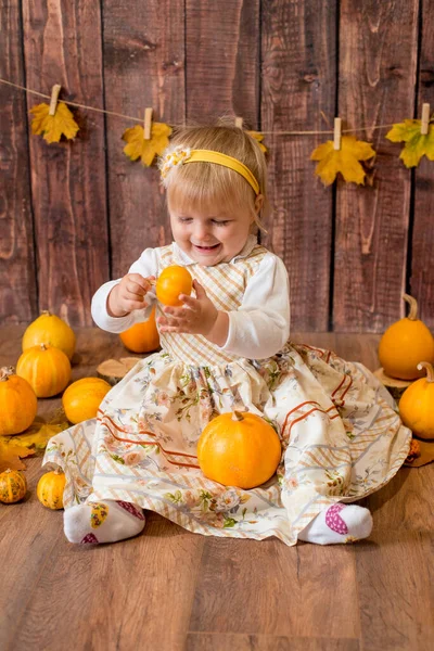 Little Cute Girl Orange Pumpkins Autumn Mood Halloween — 图库照片