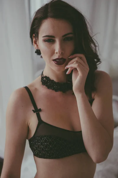 Young Attractive Girl Dark Hair Black Lingerie Evening Make Jewelry — Stock Photo, Image