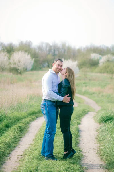 Couple Tall Young Man His Girlfriend Long Blond Hair Walking — Stock Photo, Image