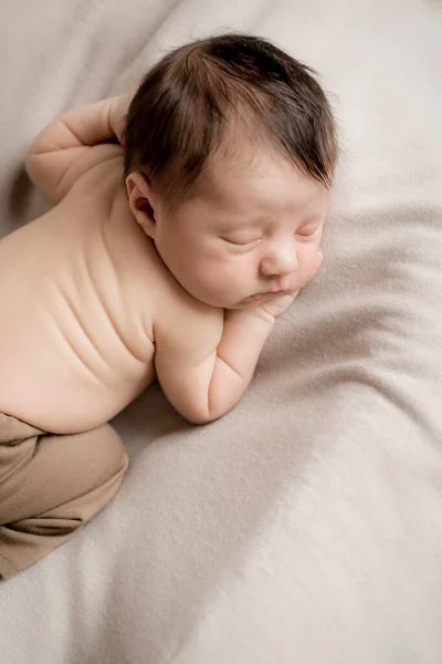 Cute Little Baby Cute Pants Sleeps Beige Textile Bedspread Health — Stock Photo, Image