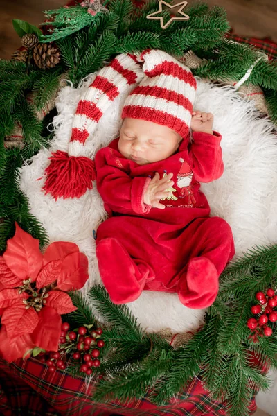 Joli Petit Bébé Costume Rouge Une Casquette Dorment Dans Une — Photo