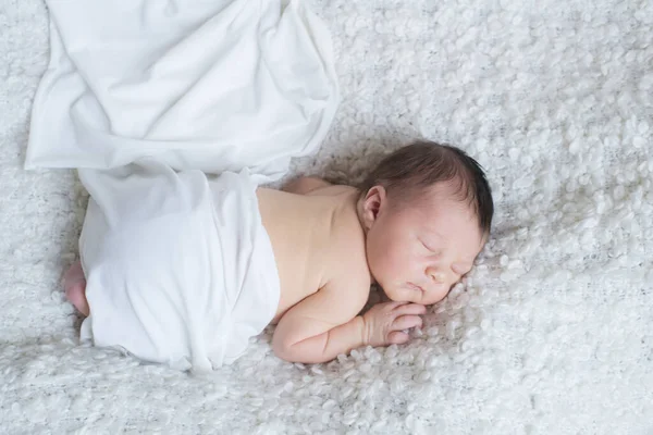 Cute Little Baby White Blanket Sleeps White Boucl Bedspread Home — Stock Photo, Image