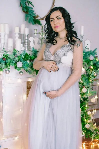 Young Pregnant Woman Dark Hair Airy Dress Room Decorated Pine — Stock Photo, Image