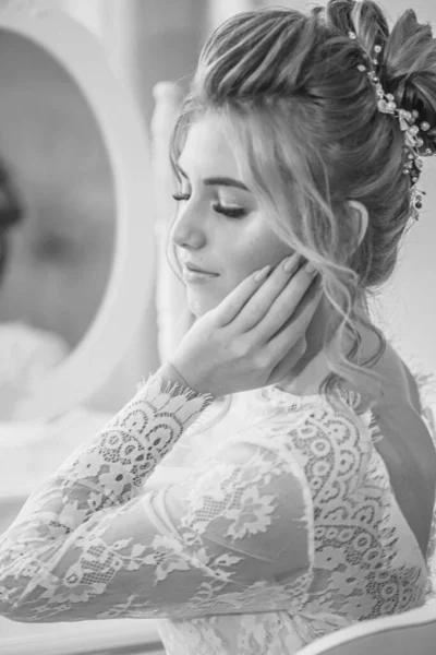 Une Jeune Belle Mariée Avec Une Coiffure Mariage Maquillage Matin — Photo