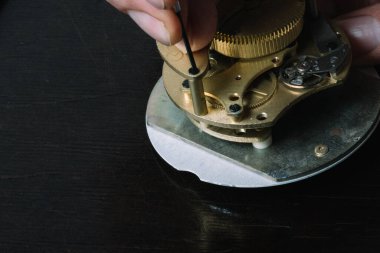 Sürgülerin ve fındıkların sıkılaştırılması, mekanizmanın işleyişi üzerindeki kontrolün artırılması