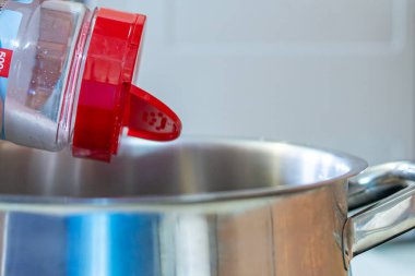 Tuzlu yiyecekler, yemek pişirme, baharat ekleme