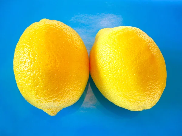 两个柠檬 免版税图库照片