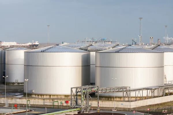 Tanques de almacenamiento de aceite — Foto de Stock