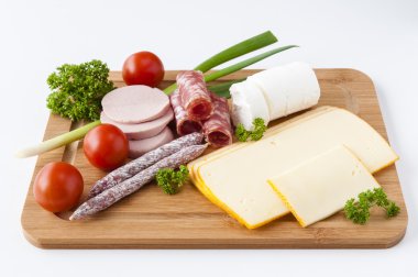 sosis, peynir ve sebze gemide