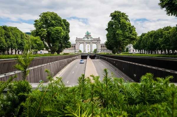 De triomfboog in parc cinquantenaire in Brussel, België-w Stockfoto
