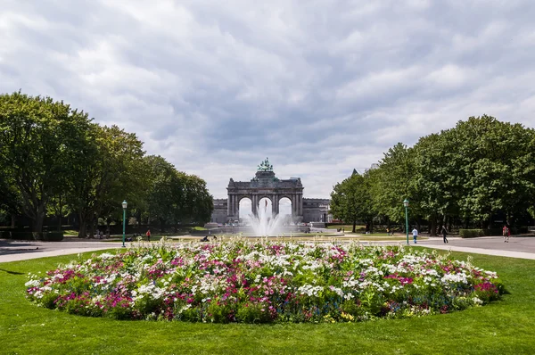 Çinquantenaire parc w Belçika Brüksel'de zafer takı
