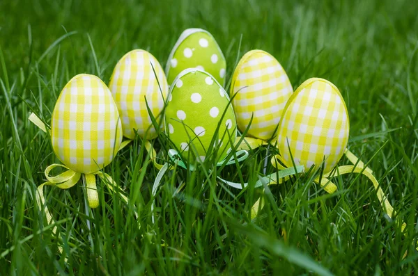 Easter eggs on green grass — Stock Photo, Image