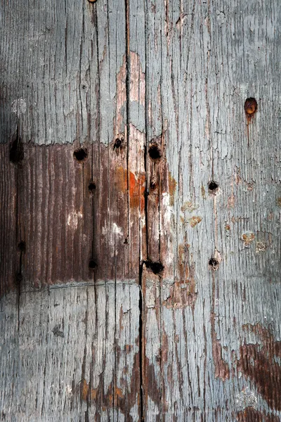 Textura de puerta de madera vieja con agujeros de uñas — Foto de Stock