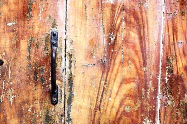 Oude houten deur textuur nagel rijggat — Stockfoto