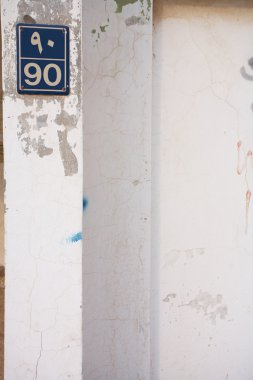 şantiye ve boş binalar çöl kasabasında inşa ediliyor