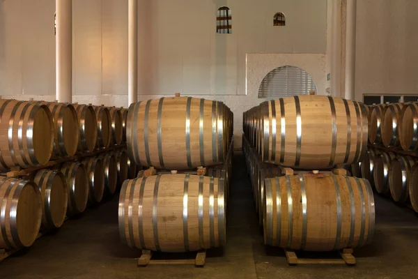 Stacked Oak barrels for maturing red wine and brandy in a cooling cellar — Stock Photo, Image