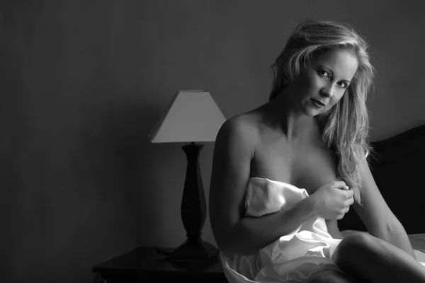 Sensuelle nue jeune blonde — Photo