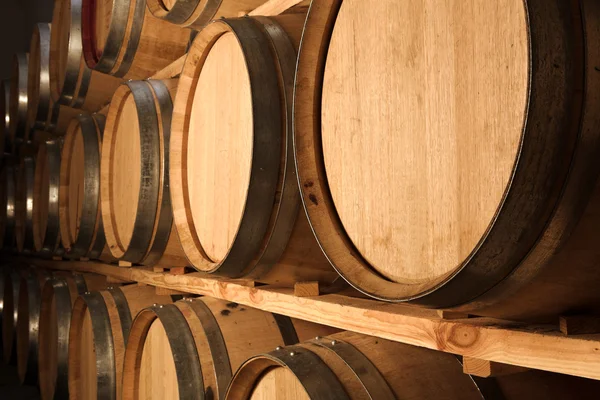 Stacked Oak barrels for maturing red wine and brandy in a cooling cellar — Stock Photo, Image