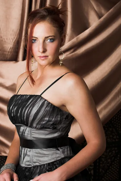Bella giovane adulto sexy donna dai capelli rossi — Foto Stock