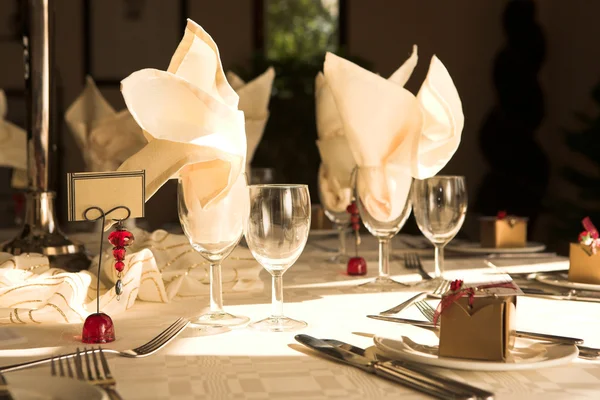 Ajuste de mesa en una recepción de boda —  Fotos de Stock