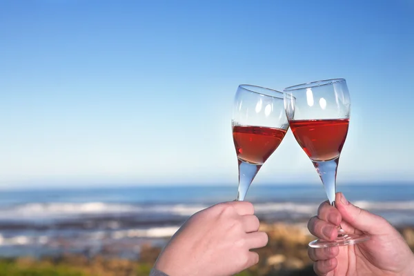 Coppia bicchieri da vino tostati — Foto Stock