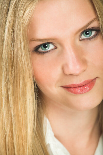 красивая молодая белая женщина
