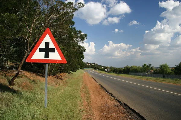 Señal de cruce en carretera —  Fotos de Stock