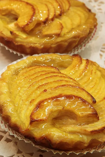 Glazed French pastry in a patisserie — Stock Photo, Image