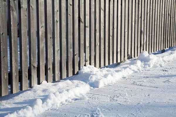 ミュンヘンの柵、地面に雪が降る — ストック写真