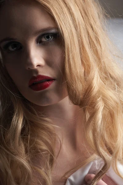 Smyslnou nahá Mladá blondýnka — Stock fotografie
