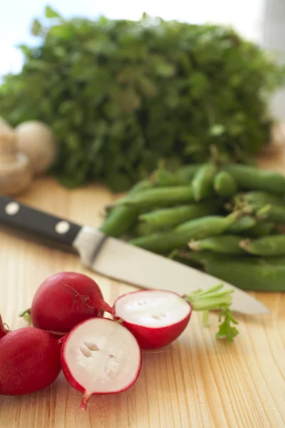 Fresh vegetables with knife — Stock Photo, Image