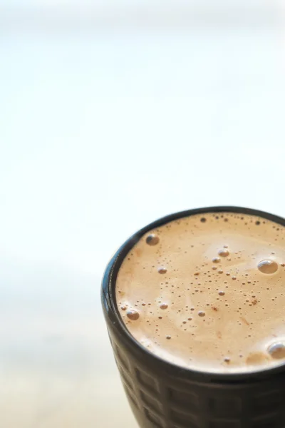 Café latte em caneca de café — Fotografia de Stock