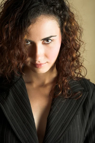 Caucasian businesswoman with curly brown hair — Stock Photo, Image