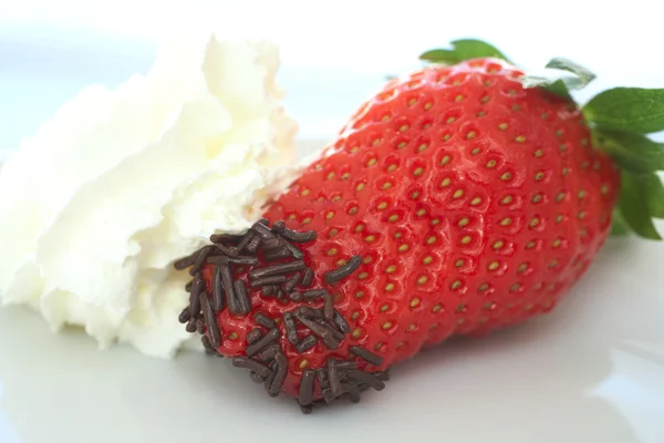 Fresh ripe strawberry with small chocolate sprinkles — Stock Photo, Image