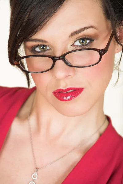 Donna d'affari con corno occhiali bordati — Foto Stock