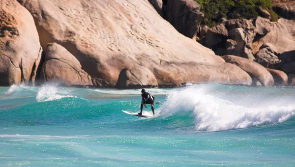 Unga manliga surfer — Stockfoto