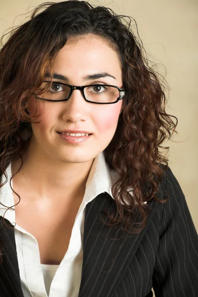 Caucasian businesswoman with curly brown hair — Stock Photo, Image