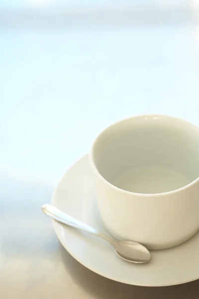 Taza de café de cerámica blanca vacía — Foto de Stock