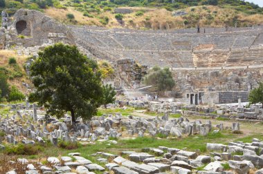 eski mezarlık amfitiyatro Efes şehir eski kalıntıları, altın karayolu yanındaki dibinde