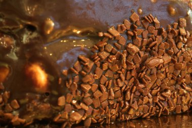 yan tarafında bir pasta çikolata dükkânı ve bir Fransız pastane çikolata pul