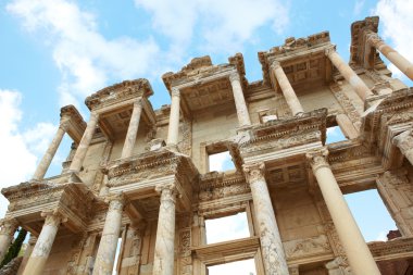 kalıntıları ve muazzam Efes city modern gün Türkiye'de celsus Kütüphanesi heykelleri