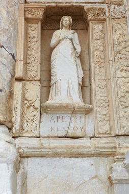 kalıntıları ve muazzam Efes city modern gün Türkiye'de celsus Kütüphanesi heykelleri