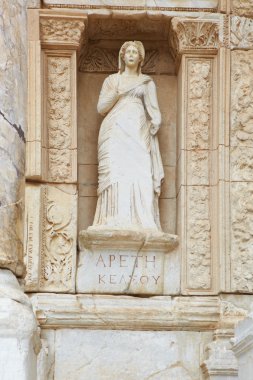 kalıntıları ve muazzam Efes city modern gün Türkiye'de celsus Kütüphanesi heykelleri