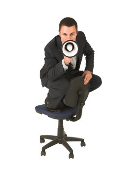 işadamı bir megafon ile bir ofis koltuğu üzerinde