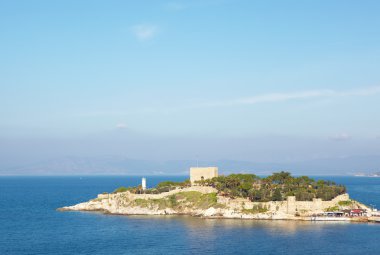 Güvercin Ada kale
