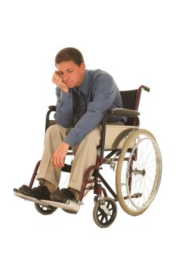 Tekerlekli sandalyede oturan adam
