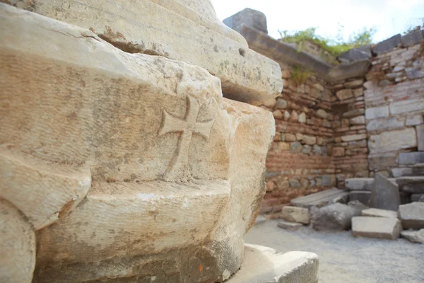Zdobené hroby v starých ruinách města Efezu v moderním Turecku — Stock fotografie