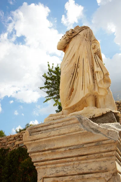 Les vieilles ruines de la ville d'Ephèse en Turquie moderne — Photo